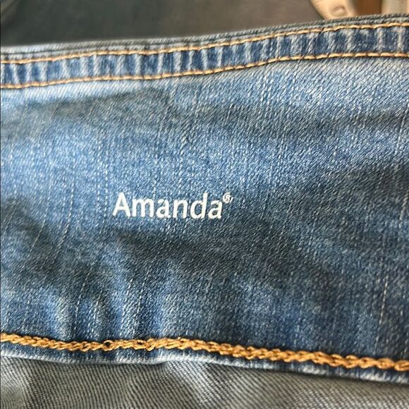 Gloria Vanderbilt Amanda All Around Slimming Effect Blue Denim Capri Pants - Picture 6 of 8